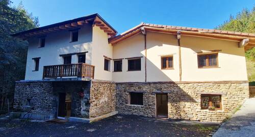 Fachada_Casa_Rural_Jentilbaratze_Orozko_Arratia_Bizkaia